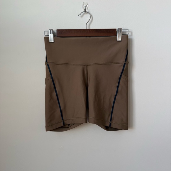 Athleta Pants - Athleta Interval Stash Ombre Tipped 5”‎ Bike Shorts Size Small